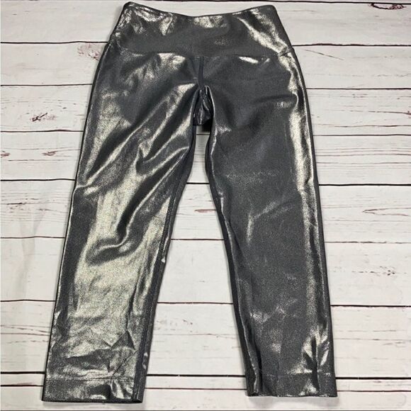 Mira Rae Silver Laila Metallic Capri Leggings - Picture 4 of 12